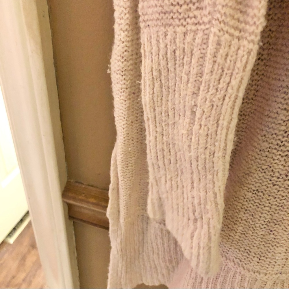 Abercrombie & Fitch V neck Light Knit Sweater Light Pink Cream M/L - Picture 7 of 7